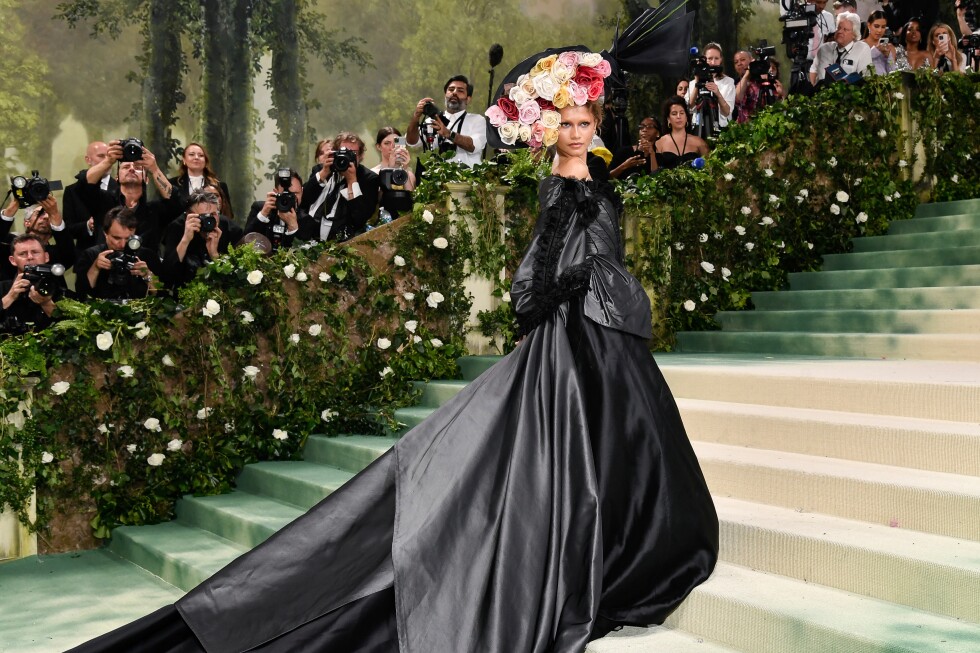 How to master the 2026 Met Gala "Fashion is Art" dress code. Explore the "Costume Art" theme, see the co-chairs like Beyoncé, and get ready for fashion's big night.